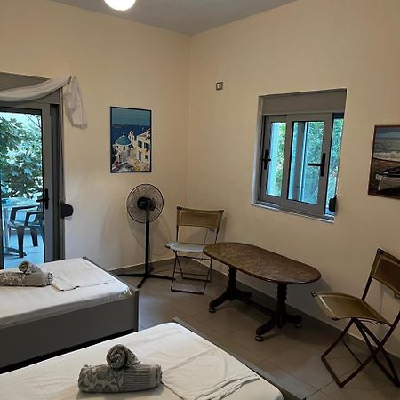 Riviera Rooms Sarandë Esterno foto
