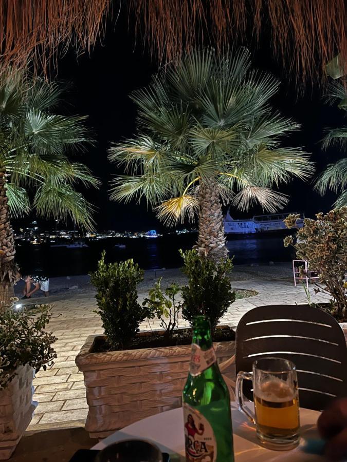 Riviera Rooms Sarandë Esterno foto