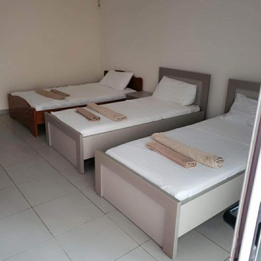 Riviera Rooms Sarandë Esterno foto