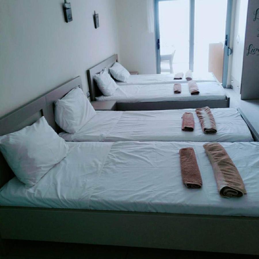 Riviera Rooms Sarandë Esterno foto