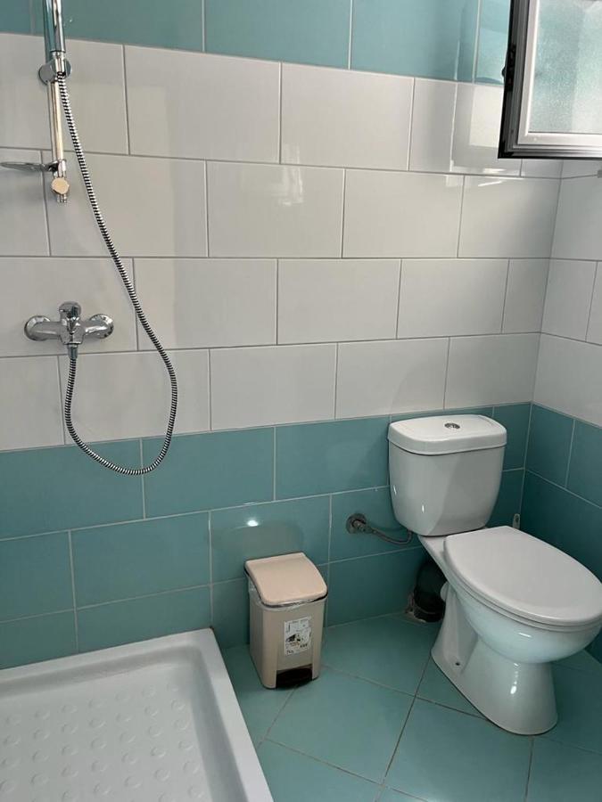 Riviera Rooms Sarandë Esterno foto
