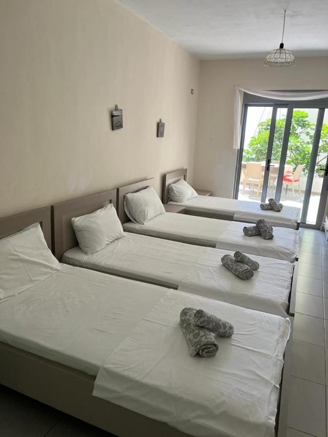 Riviera Rooms Sarandë Esterno foto