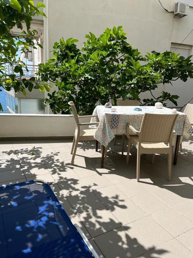 Riviera Rooms Sarandë Esterno foto