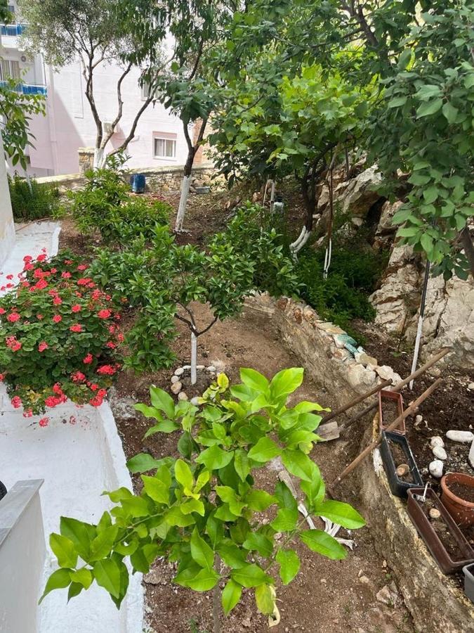 Riviera Rooms Sarandë Esterno foto