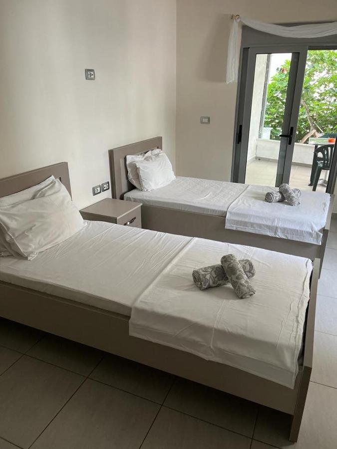 Riviera Rooms Sarandë Esterno foto